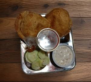 10 Puri White Chole