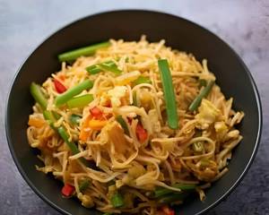 Egg Hakka Noodles