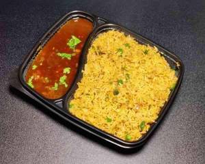 Chilli Garlic Rice With Veg Manchurian Gravy