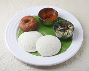 Idly Vada (2 Idly 1 Vada)
