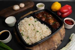 Veg Fried Rice With Veg Manchurian Gravy
