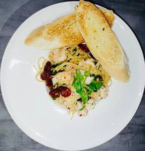 Spaghetti Aglio Olio Fresh Red Chilli - Prawns