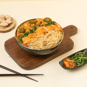 Stir-Fried Noodle + Chicken Soy & Spicy
