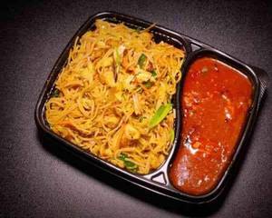 Chilli Garlic Chicken Noodles With Szechuan Chicken Gravy