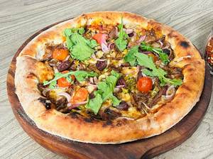Pulled Bbq Lamb,Harissa & Kalamata Pizza