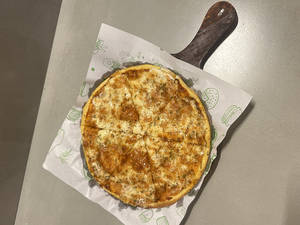 Medium Thin Crust Margherita Pizza