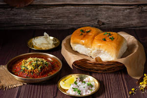 Kolhapuri Misal With Maska Pav