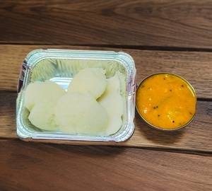 4 Idli With Sambhar