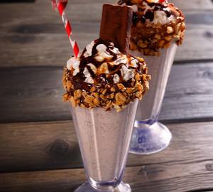 SNICKERS SHAKE