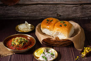 Kolhapuri Misal Pav