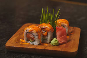 Flamed Salmon Roll
