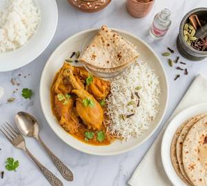 Chicken Curry With 4 Plain Roti And Rice