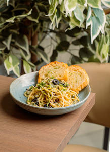 Aglio E Olio Spaghetti