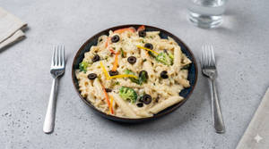 Veg. Pasta With White Sauce