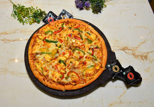 Korma Cheesy Veg Pizza