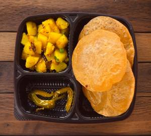 Aloo Sukhi Bhaji With Poori