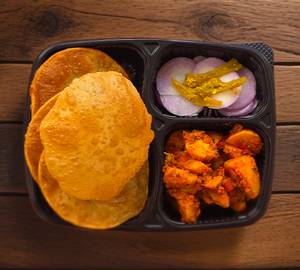 Achari Aloo With Poori