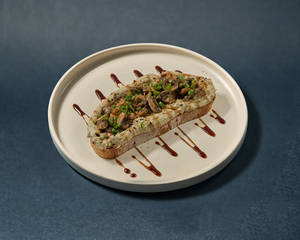 Black Hummus Toast- Mushroom