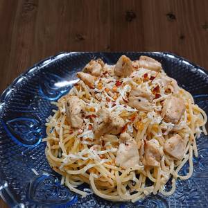 Aglio E Olio pasta with chicken