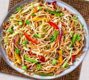 Veg Hakka Noodles full