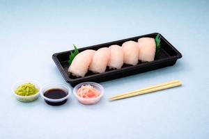 Hamachi Nigiri