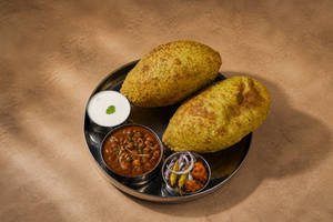 Palak Bhatura Plate With Raita