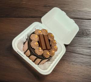 Kitkat bento cake