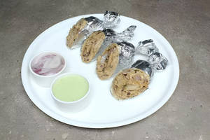 Achari Paneer Tikka Roll [2 Pieces]