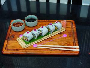 Vegetbal Uramaki Roll