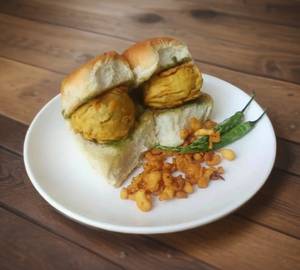 Desi Ghee Spicy Vada Pav