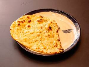 Butter Garlic Cheese Naan