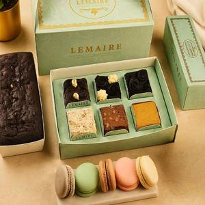 Gift Hamper Box - 6 Pc Layered Cake, 5 Macarons, 1 Bar Cake