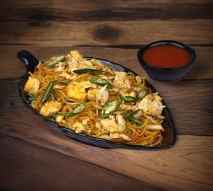 Egg Chilli Garlic Noodles [750 Ml]