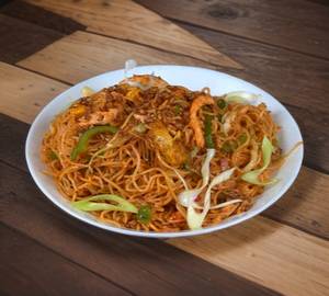 Chicken Chilli Garlic Noodles [750 Ml]