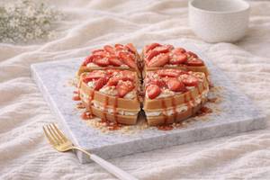 Strawberry Cheese Cream Waffle [100 grams]