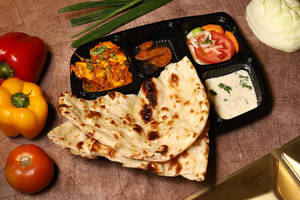 3 Slices Butter Naan With Kadhai Paneer