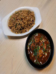 Veg Fried Rice With Manchurian Gravy