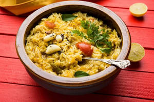 Dal Khichdi With Raita, Pickle & Papad