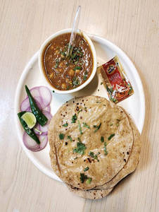 Chana Masala With 3 Butter Roti