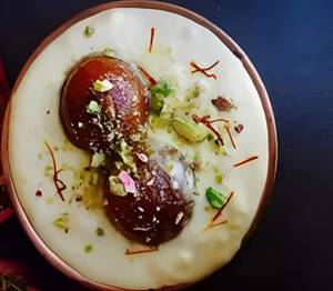 Gulab Jamun With Rabdi (2 Pcs)