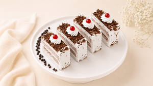 Blackforest Pastry Box (4 pcs)