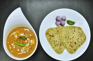 Paneer Butter Masala With 2 Lachcha Paratha
