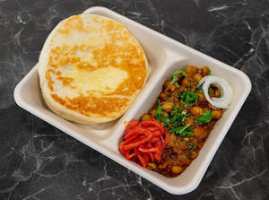 Chole Kulcha [2 Kulcha]