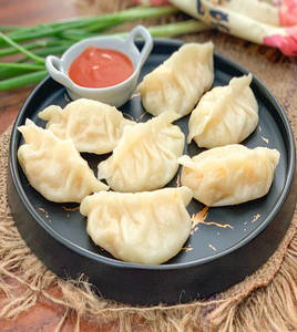 Veg Steamed Momos [6 Pieces]
