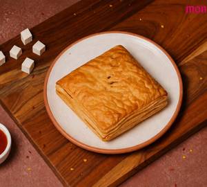 Paneer Chilli Puff
