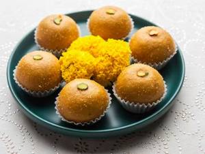 BESAN DRY FRUIT LADOO