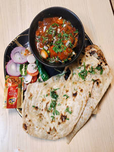 Chilli Paneer (4pcs.) With 2 Butter Naan