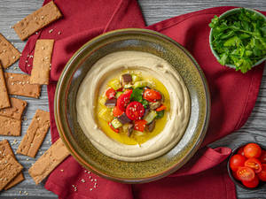 Hummus And Crackers