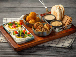 Zaatar Veg Mezze Platter (serves 2)
