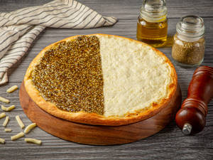 Zaatar & Cheese (4 Pcs)